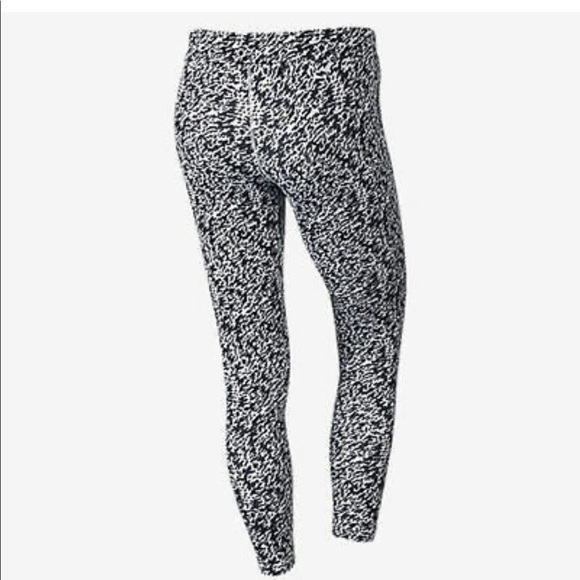 NWT Nike Pronto Essential Cropped Tight Size Small - Picture 6 of 8